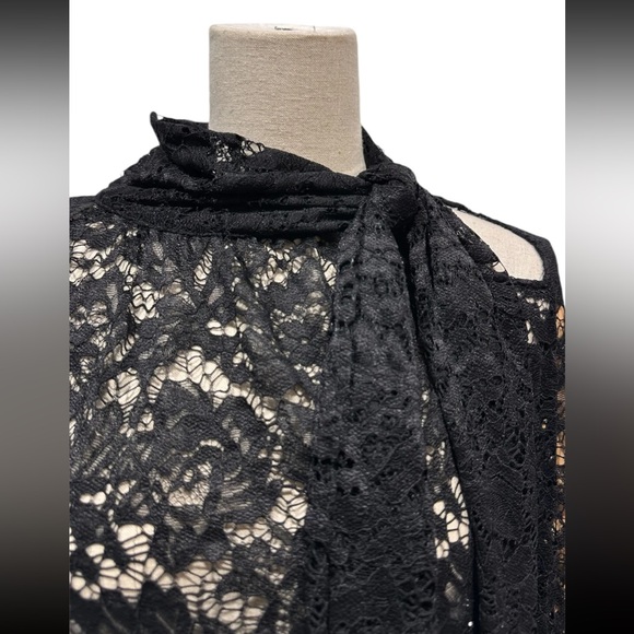 MADE IN ITALY LACE TIE SIDE BLOUSE - Picture 3 of 3